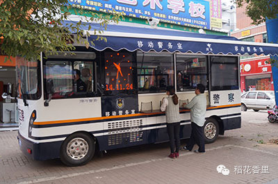 江西上饒5臺(tái)鴻馬移動(dòng)警務(wù)室街頭上崗(圖2)