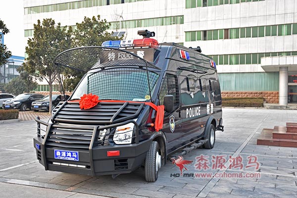 青?；】h輕型裝甲實(shí)戰(zhàn)運(yùn)兵車發(fā)車     列裝基層(圖2)