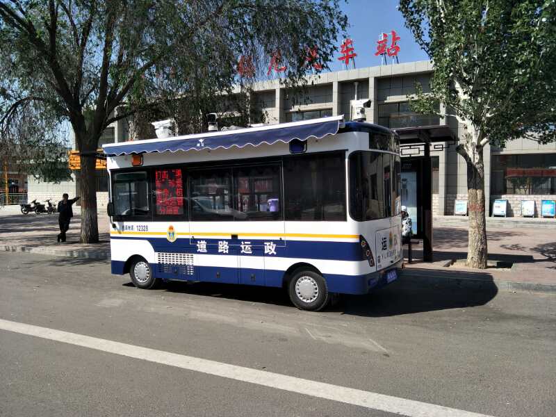 裝備提升 服務貼心杭錦旗分局多功能可移動執(zhí)法車上崗(圖1)