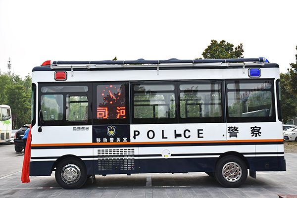 河南周口采購的移動警務(wù)室發(fā)車(圖3)