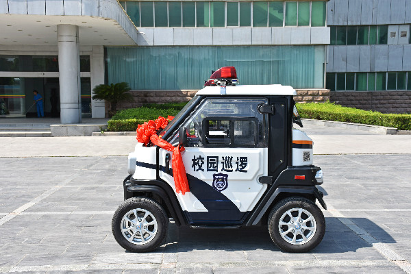 守護(hù)校園安全  湖南大學(xué)采購的小精靈電動巡邏車發(fā)車(圖3)