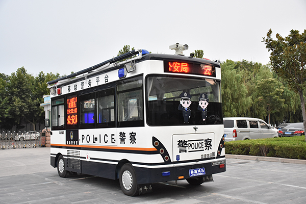 云南玉溪移動(dòng)警務(wù)室發(fā)車——警務(wù)前移  服務(wù)群眾 (圖3)