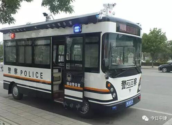 河北滄州：多功能街面“移動(dòng)警務(wù)車”亮相中捷友誼廣場(chǎng)(圖1)