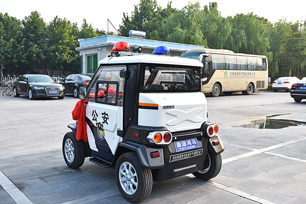 守護“鐵柵欄”  江蘇南通女子監(jiān)獄“小精靈”電動巡邏車發(fā)車(圖4)