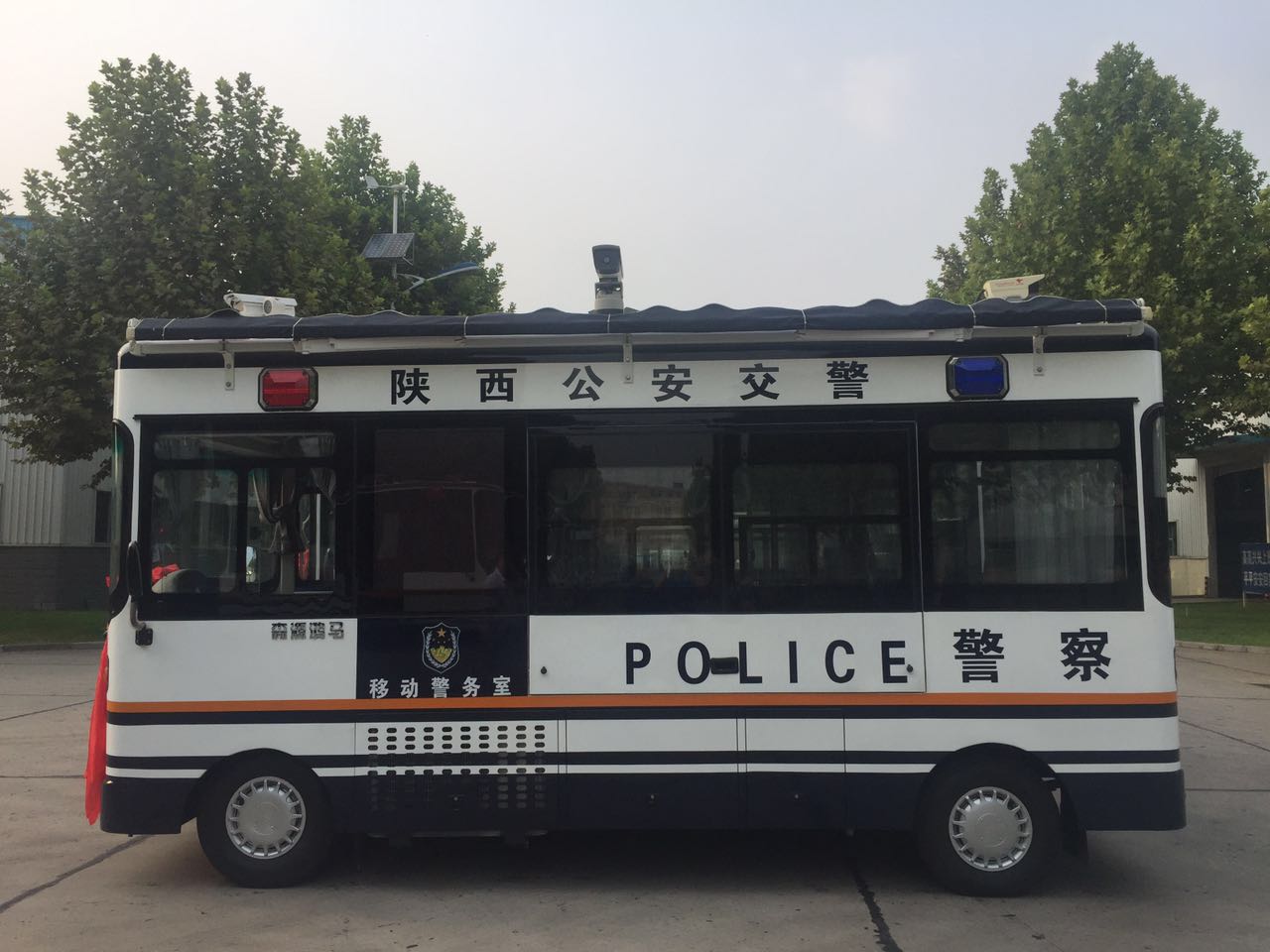 陜西公安廳采購的移動警務(wù)室發(fā)車(圖3)