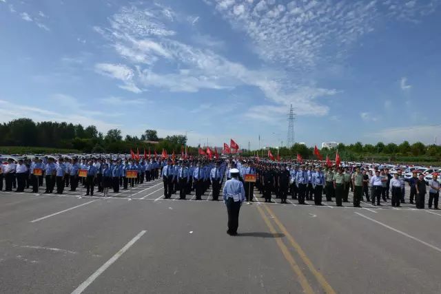 鹿邑縣“一村一警”裝備配發(fā)暨“忠誠(chéng)2017”平安守護(hù)行動(dòng)啟動(dòng)儀式(圖2)