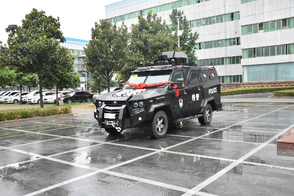 許昌襄城縣裝甲防暴車發(fā)車(圖2)