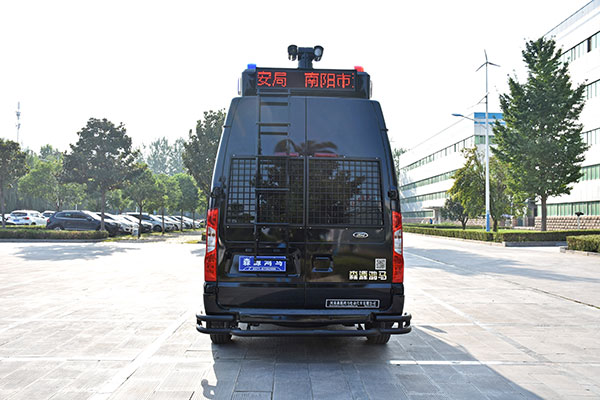 河南南陽市防暴運兵車發(fā)車(圖6)