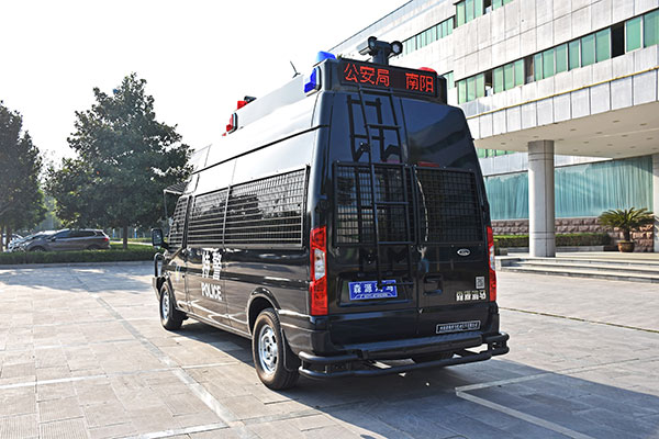 河南南陽市防暴運兵車發(fā)車(圖5)