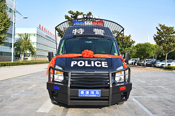 河南南陽市防暴運兵車發(fā)車(圖1)