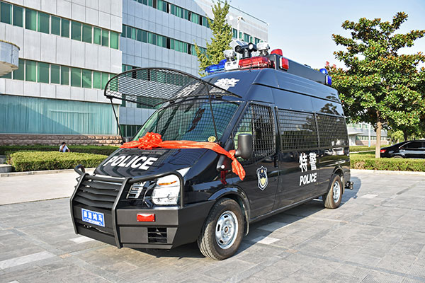 河南南陽市防暴運兵車發(fā)車(圖2)