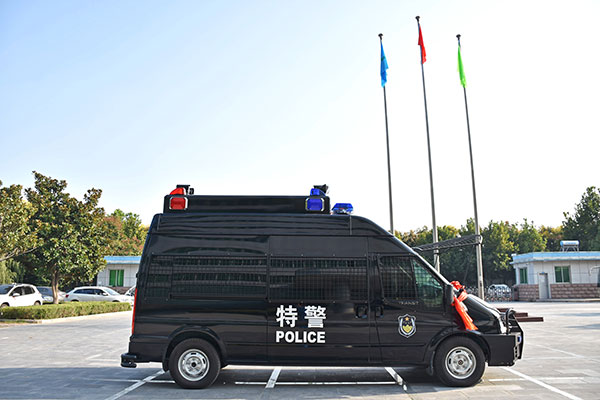 河南南陽市防暴運兵車發(fā)車(圖4)