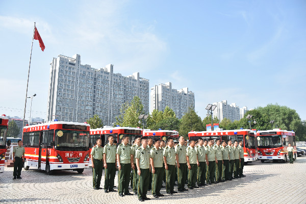 “消防宣傳戰(zhàn)士”整裝待發(fā)  焦作消防支隊(duì)舉行消防宣傳車發(fā)放儀式(圖3)