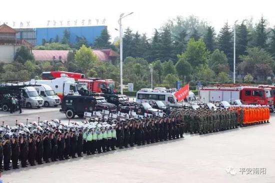 南陽市公安機關(guān)舉行十九大安保誓師暨反恐演練活動(圖2)