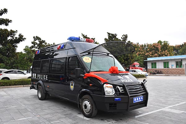 湖南武岡市采購(gòu)防暴運(yùn)兵車(圖3)