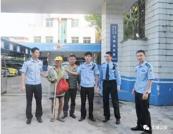 便利群眾保平安   梅州大埔移動(dòng)警務(wù)車街頭服務(wù)市民(圖2)