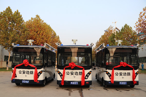 廣東邊防移動警務(wù)室發(fā)車    為轄區(qū)管防添利器(圖1)