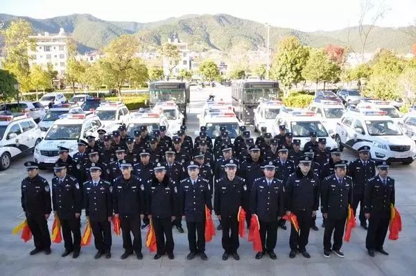 云南新平縣公安局舉行巡邏處警車輛發(fā)放儀式(圖5)