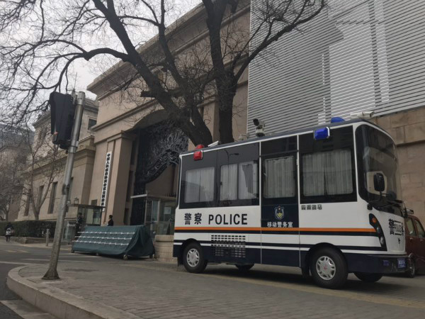 移動警務室開啟“智慧安?！弊o航兩會||北京市移動警務室列裝上崗(圖2)