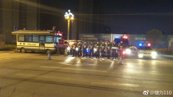 百日平安會戰(zhàn)||四川犍為縣特巡警大隊加強街面巡邏防控工作(圖1)