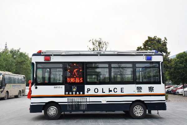 平頂山郟縣交警大隊(duì)通過公安部警采中心采購移動警務(wù)室(圖3)