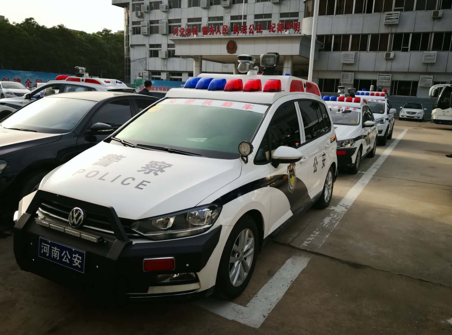 河南省公安機(jī)關(guān)警用多功能巡邏車巡展試用再次出發(fā)(圖3)