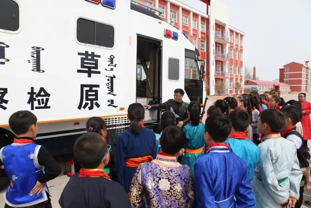 內(nèi)蒙古新右旗：草原檢察直通車“法治進(jìn)校園”(圖2)