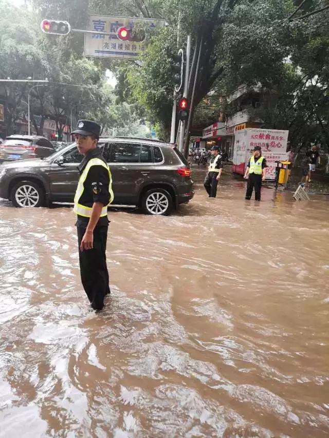 梅州市公安機(jī)關(guān)29項(xiàng)安保便民措施護(hù)航高考受廣泛好評(píng)(圖13)