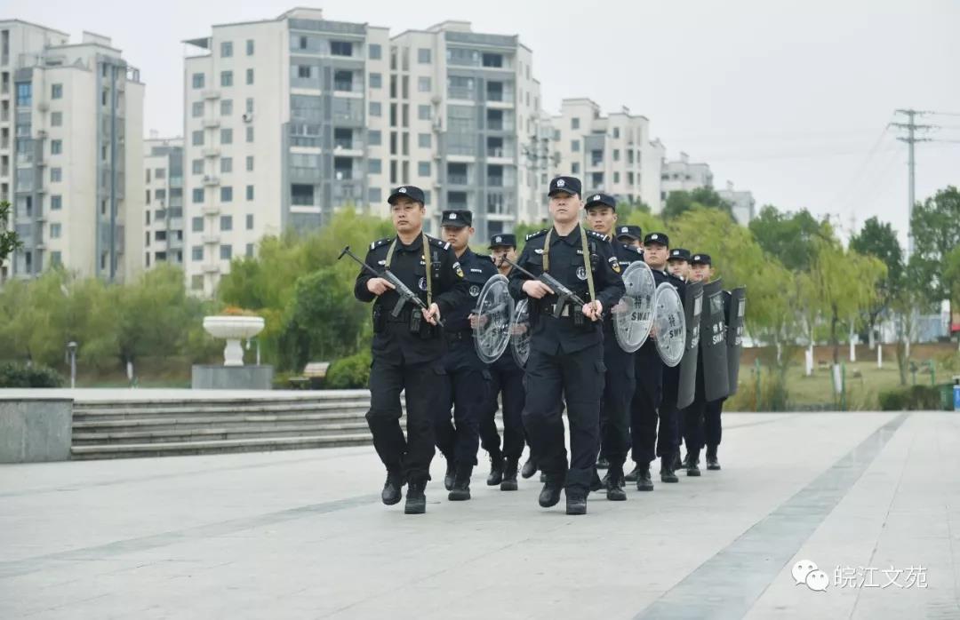 宿松“移動(dòng)警務(wù)室”亮相街頭，民生警務(wù)再添翅膀(圖17)