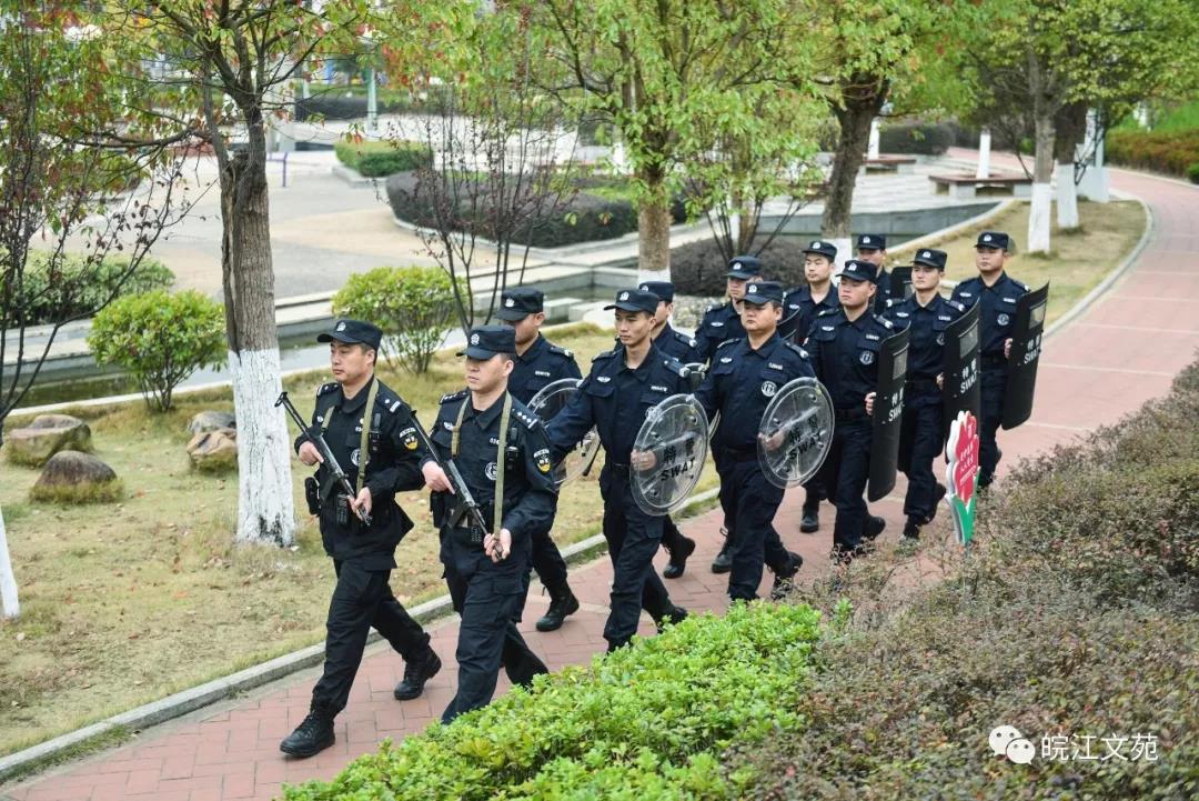 宿松“移動(dòng)警務(wù)室”亮相街頭，民生警務(wù)再添翅膀(圖19)