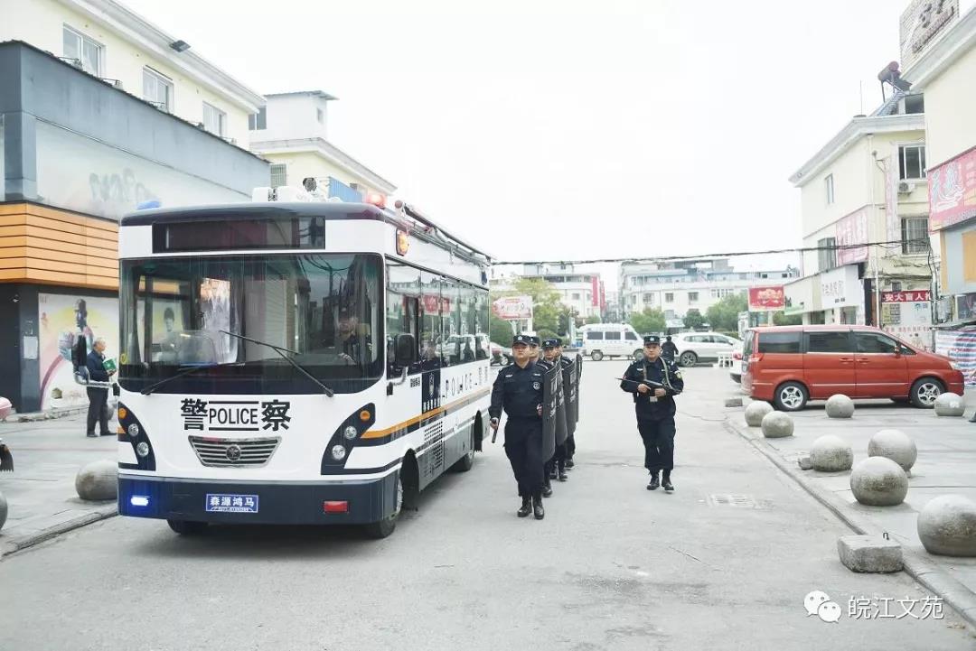 宿松“移動(dòng)警務(wù)室”亮相街頭，民生警務(wù)再添翅膀(圖26)