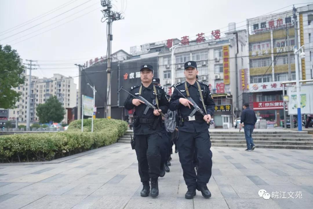 宿松“移動(dòng)警務(wù)室”亮相街頭，民生警務(wù)再添翅膀(圖3)