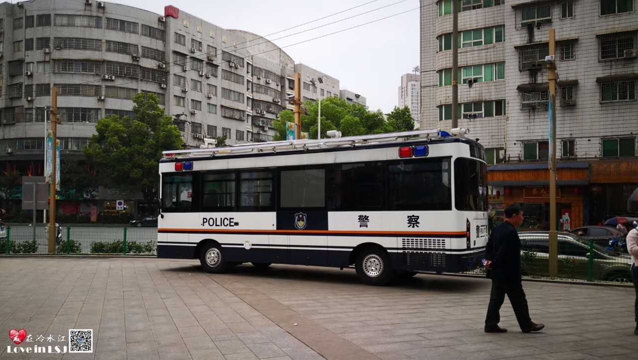 “快警”來了！冷江公安“城市快警”平臺(tái)亮相銻都街頭(圖2)