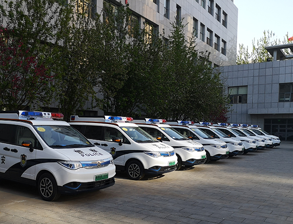 天津采購的10臺電動警用多功能巡邏車上崗執(zhí)勤(圖3)