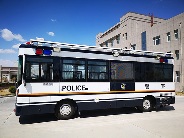 銀川移動(dòng)警務(wù)室屯警街面常態(tài)巡邏(圖4)