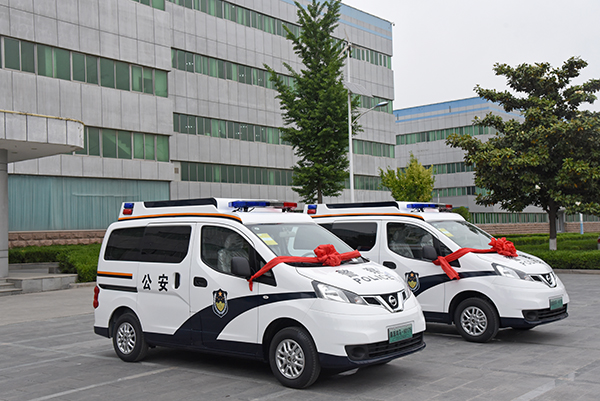 安徽阜陽(yáng)高顏值警用多功能巡邏車帥氣亮相(圖2)