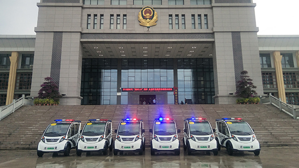 福建龍海市電動巡邏車正式上崗 流動“警亭”保安全(圖1)