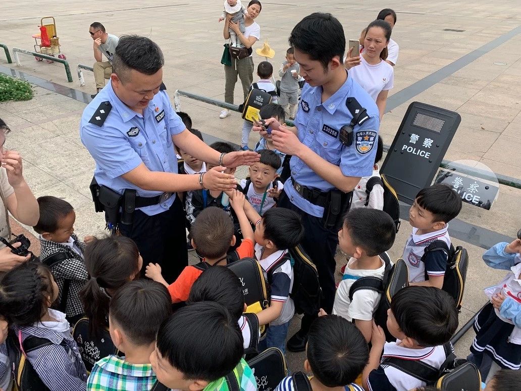 湖南||婁底警察蜀黍給你們童年最美好的回憶(圖4)