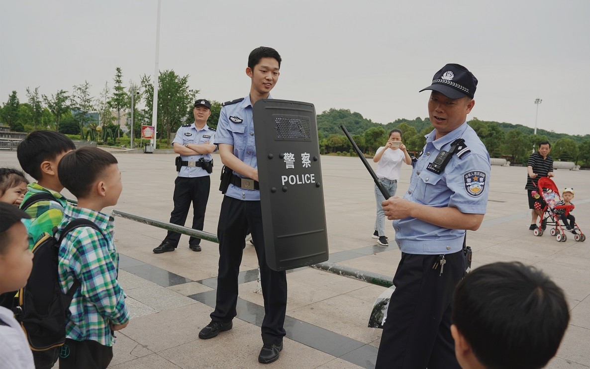 湖南||婁底警察蜀黍給你們童年最美好的回憶(圖6)