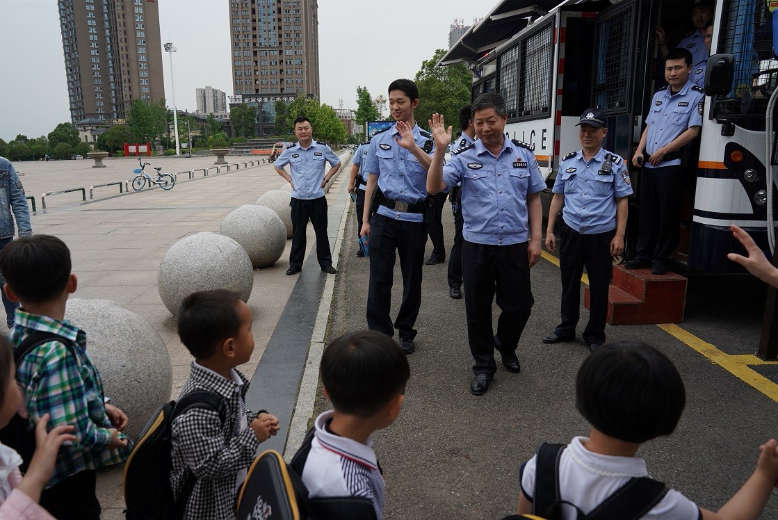 湖南||婁底警察蜀黍給你們童年最美好的回憶(圖8)