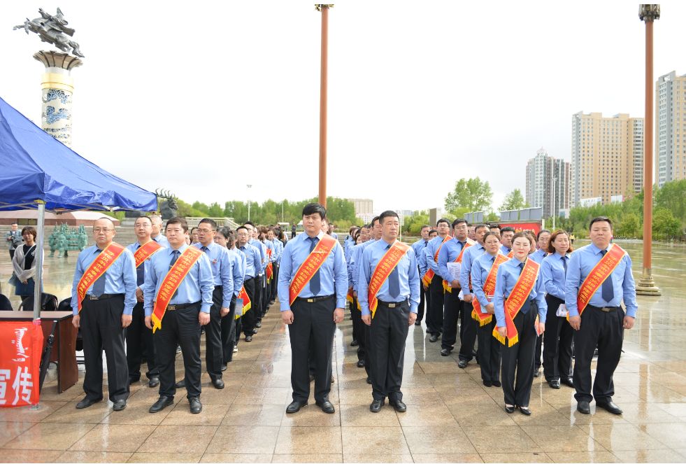 風雨無阻！呼倫貝爾市檢察機關掃黑除惡專項斗爭集中宣傳活動正式啟動！(圖2)