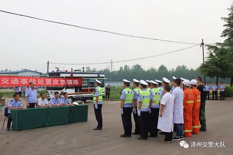 【安全生產(chǎn)月】澤州交警重頭戲 大貨車與面包車交通事故聯(lián)合應(yīng)急處置演練(圖3)