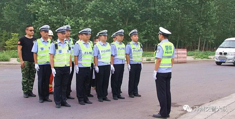 【安全生產(chǎn)月】澤州交警重頭戲 大貨車與面包車交通事故聯(lián)合應(yīng)急處置演練(圖2)