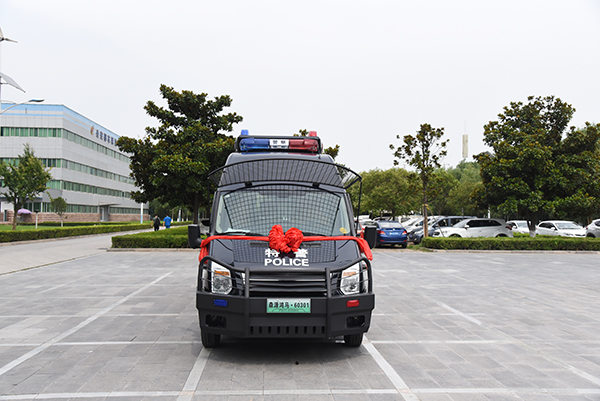 鹿邑縣通過公安部警采中心采購警力輸送車(圖1)