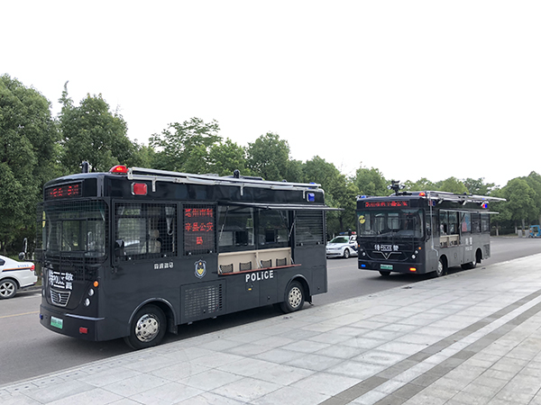 安徽利辛縣移動警務(wù)室亮相街頭——平安建設(shè)再添羽翼(圖4)