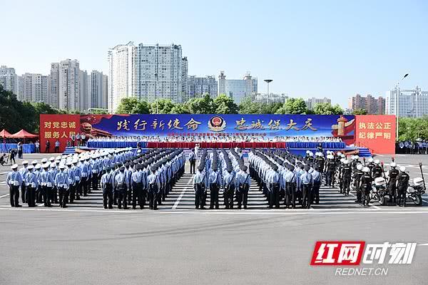 湘潭市舉行“踐行新使命 忠誠(chéng)保大慶”實(shí)兵演練(圖3)