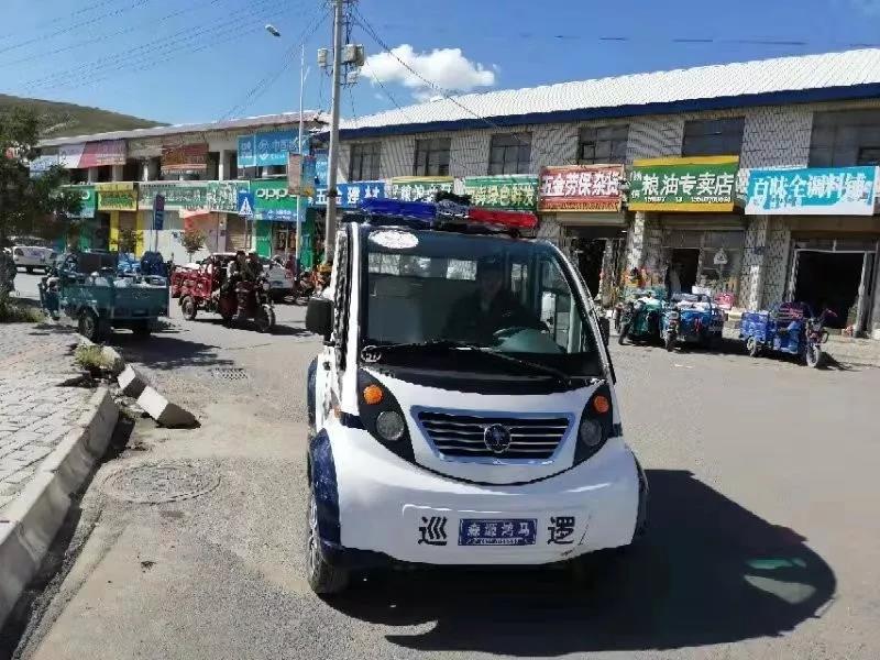 小小警務(wù)巡邏車(chē) 溫暖群眾走街巷(圖3)