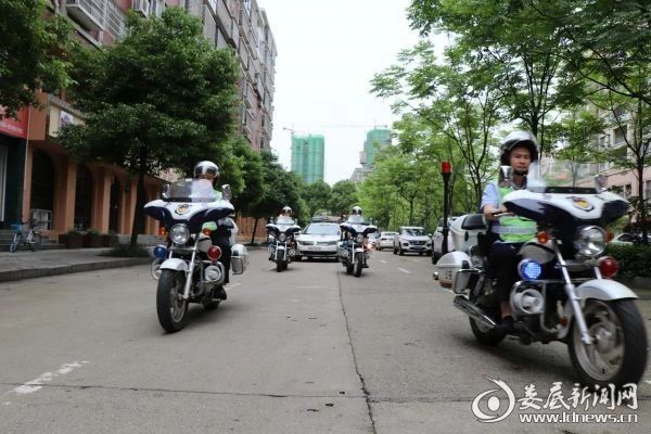 高溫下的守護者——來自“婁底快警”孫水公園站的報道(圖3)