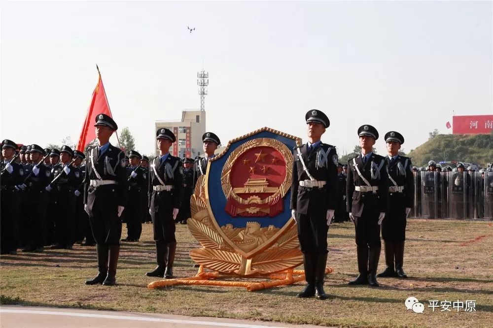 燃爆！河南公安 “礪劍·2019”新中國成立 70周年大慶安保誓師暨警務(wù)實(shí)戰(zhàn)演練(圖30)