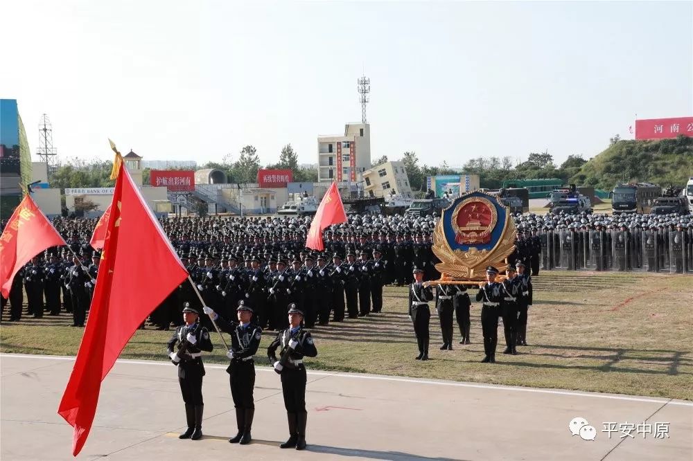 燃爆！河南公安 “礪劍·2019”新中國成立 70周年大慶安保誓師暨警務(wù)實(shí)戰(zhàn)演練(圖31)